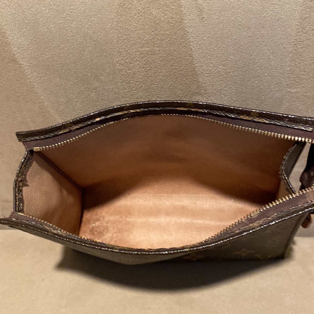 LV,  travel or make up case - Picture 5 of 10